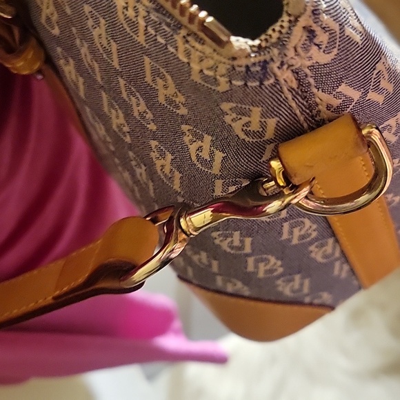 DOONEY & BOURKE LIGHT DENIM PURSE WITH SHORT CROSSBODY STRAP - Picture 7 of 9